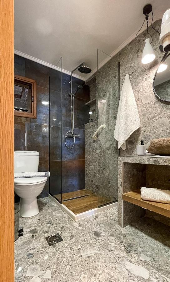 Captain'S Memories Stylish Harbour Apartments Chalki Town المظهر الخارجي الصورة