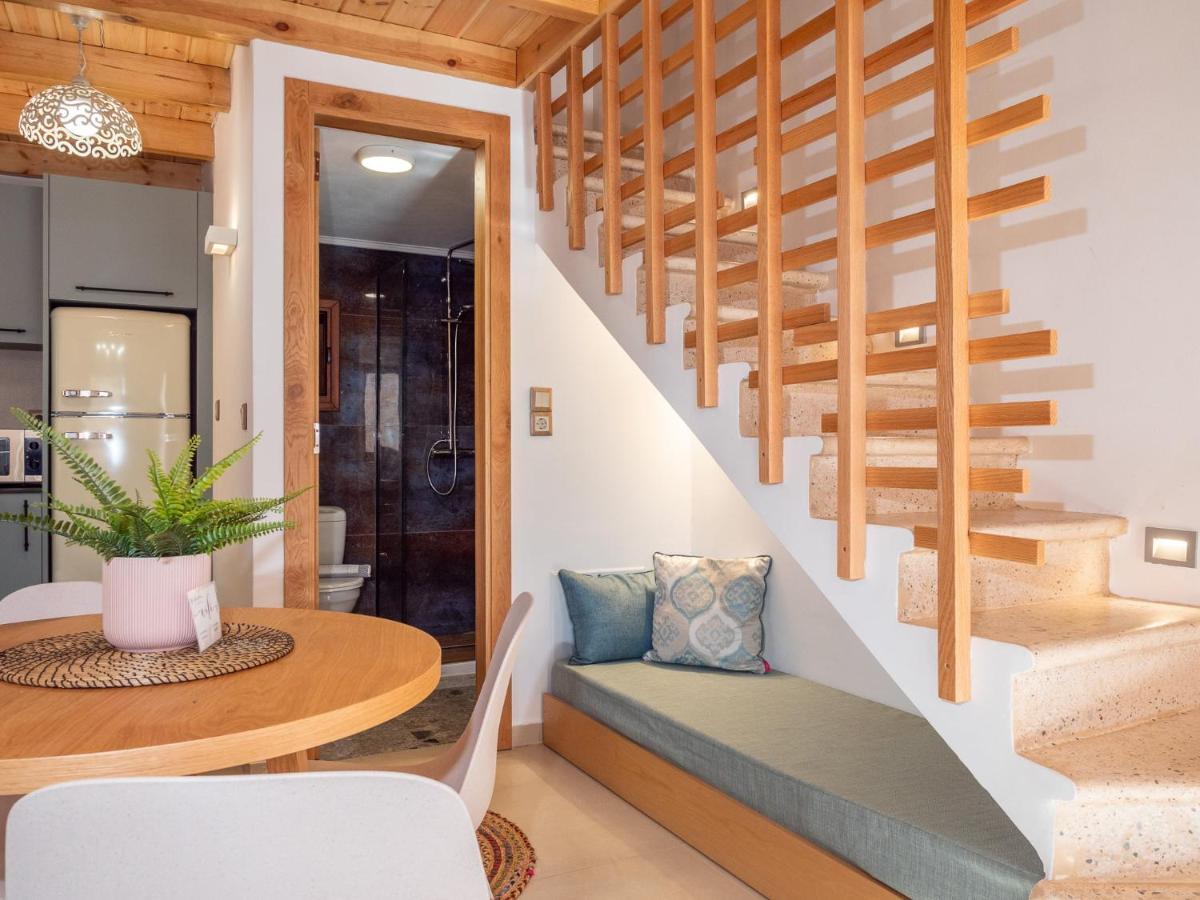 Captain'S Memories Stylish Harbour Apartments Chalki Town المظهر الخارجي الصورة