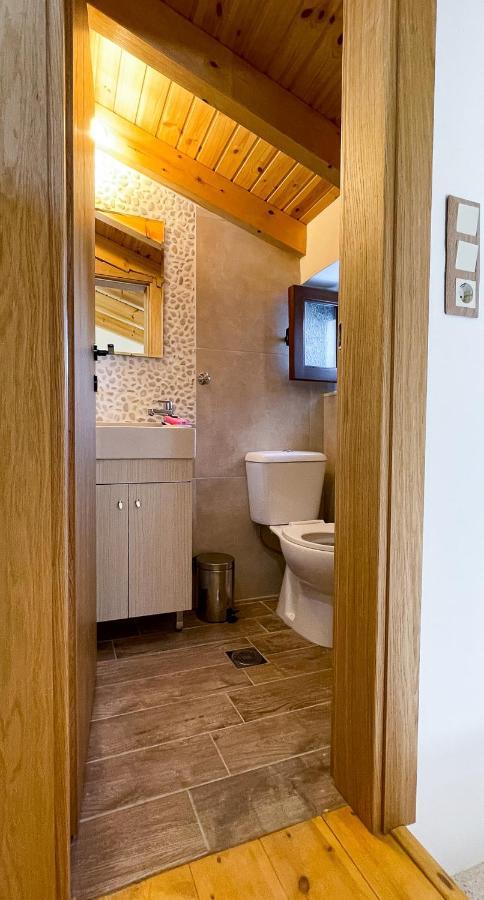 Captain'S Memories Stylish Harbour Apartments Chalki Town المظهر الخارجي الصورة