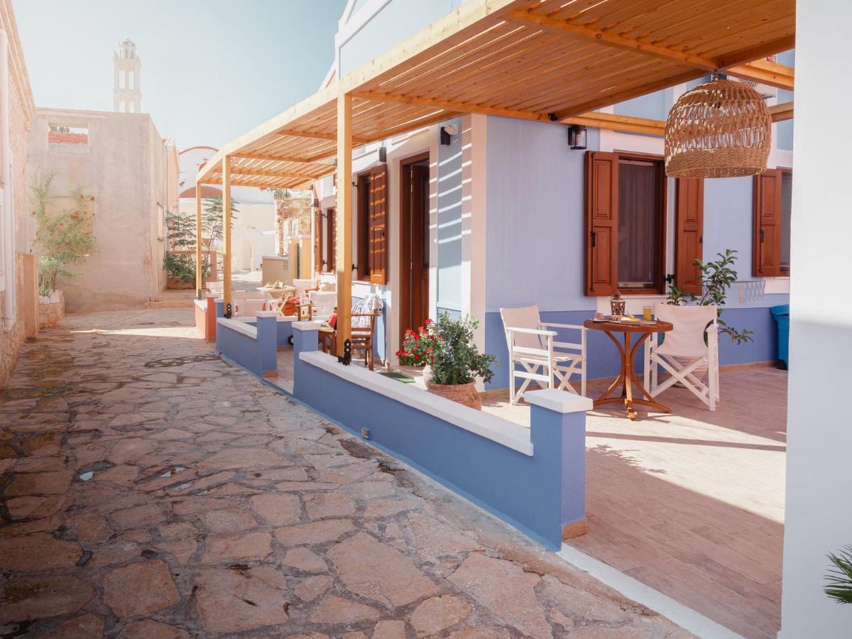 Captain'S Memories Stylish Harbour Apartments Chalki Town المظهر الخارجي الصورة