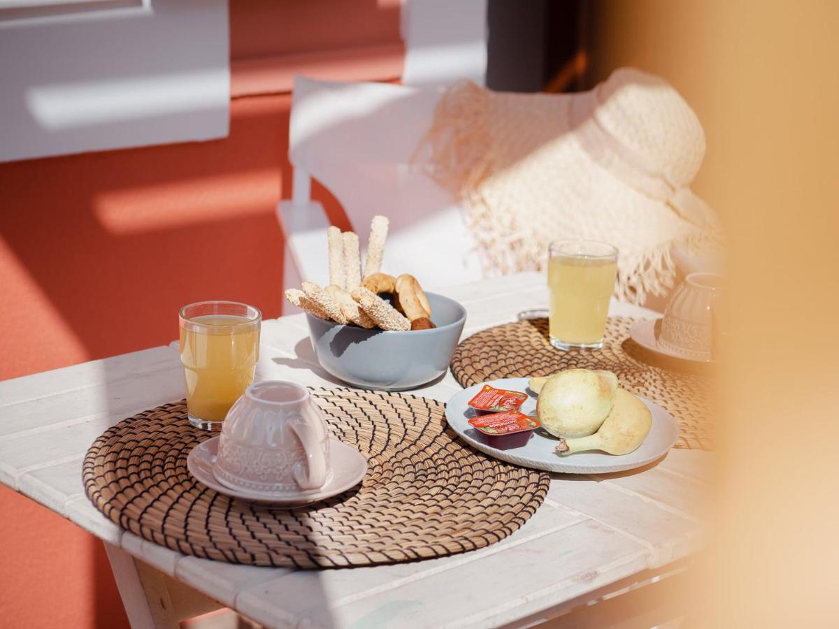 Captain'S Memories Stylish Harbour Apartments Chalki Town المظهر الخارجي الصورة