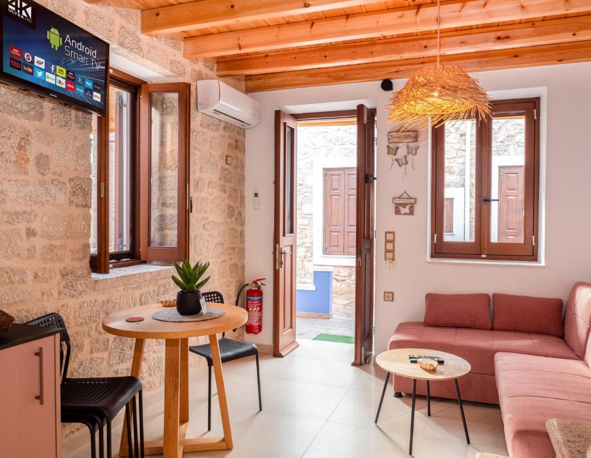 Captain'S Memories Stylish Harbour Apartments Chalki Town المظهر الخارجي الصورة