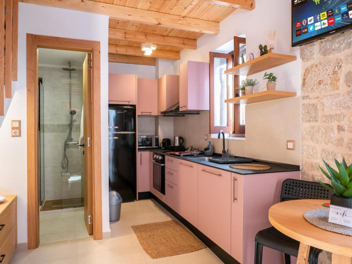 Captain'S Memories Stylish Harbour Apartments Chalki Town المظهر الخارجي الصورة