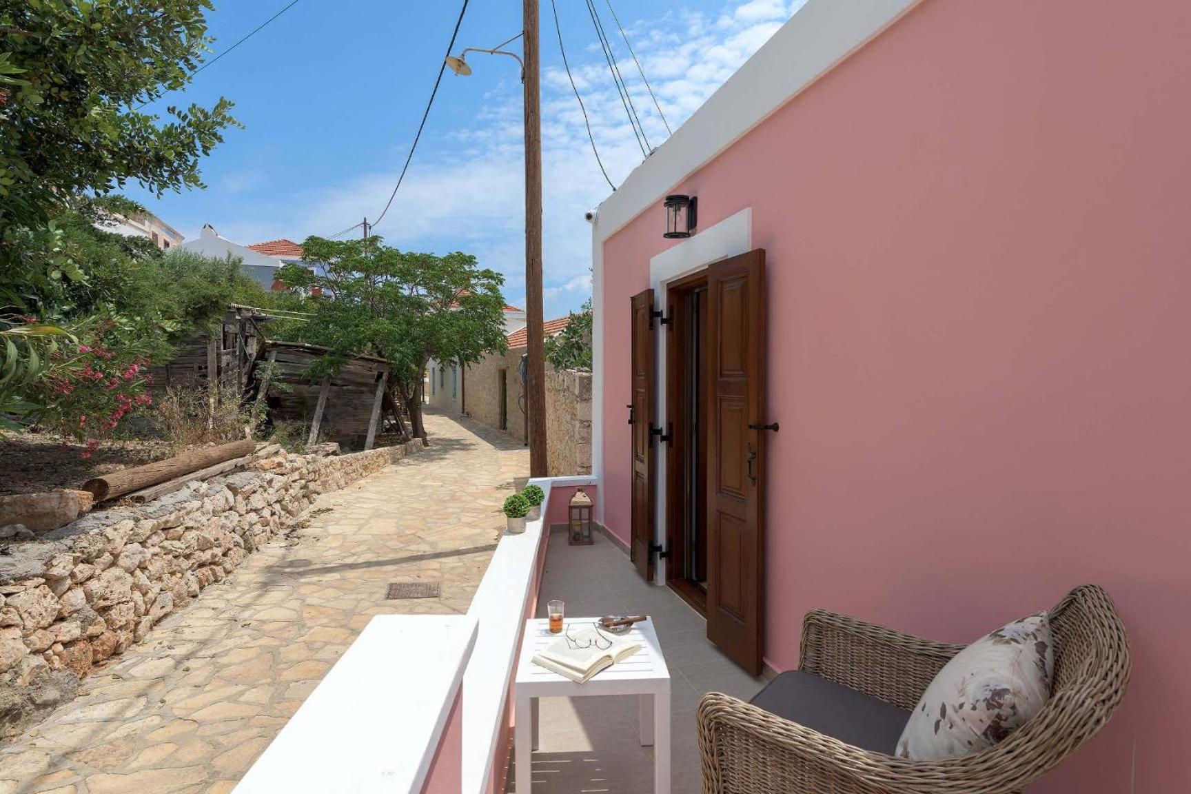 Captain'S Memories Stylish Harbour Apartments Chalki Town المظهر الخارجي الصورة