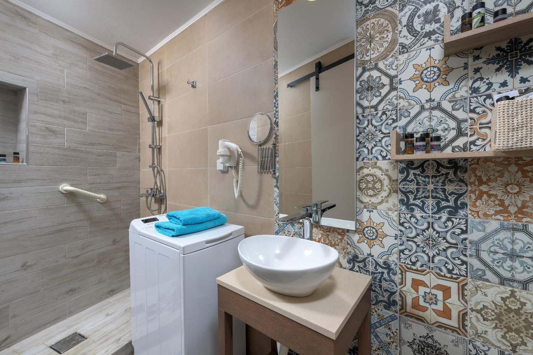 Captain'S Memories Stylish Harbour Apartments Chalki Town المظهر الخارجي الصورة