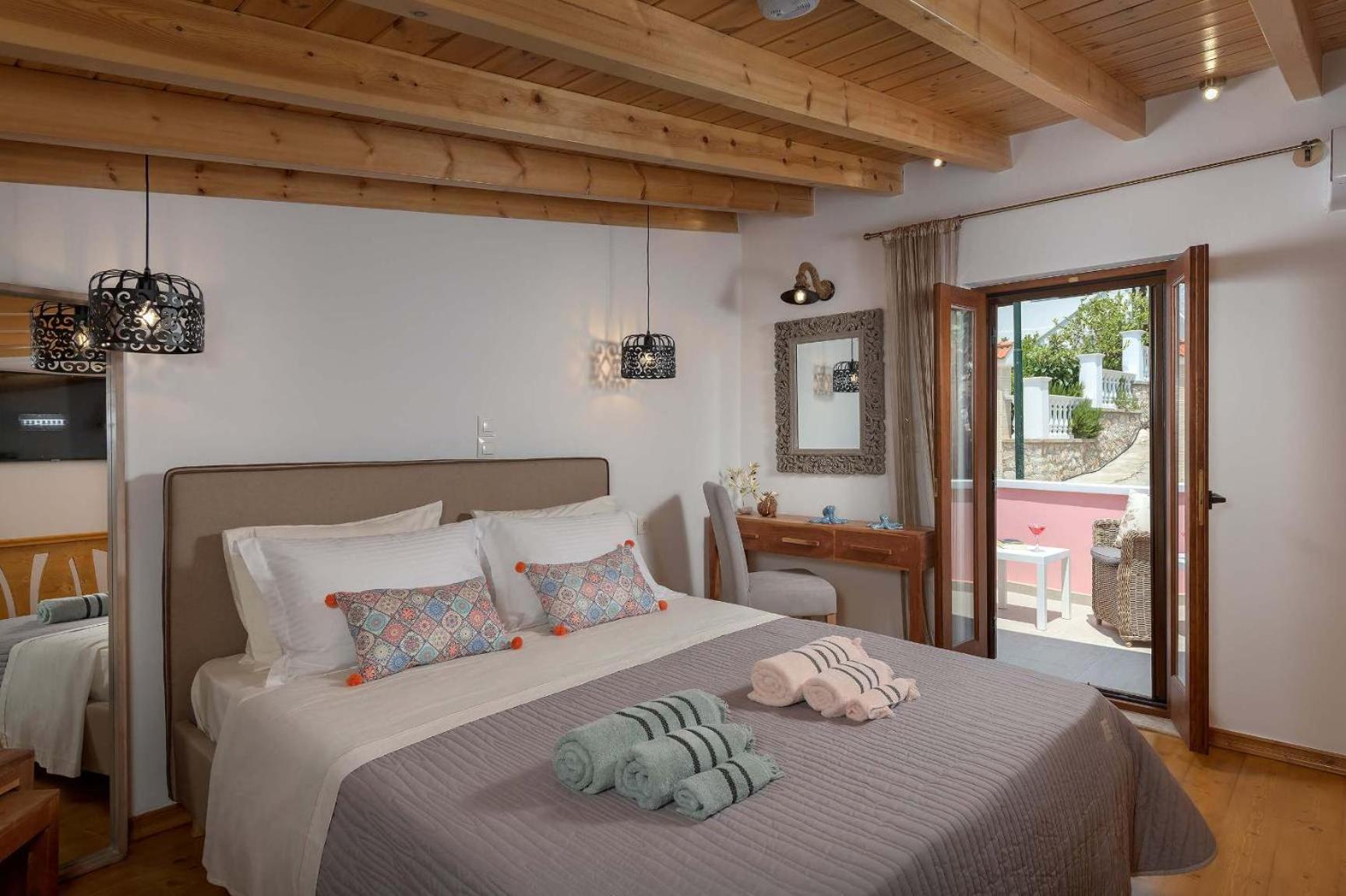 Captain'S Memories Stylish Harbour Apartments Chalki Town المظهر الخارجي الصورة